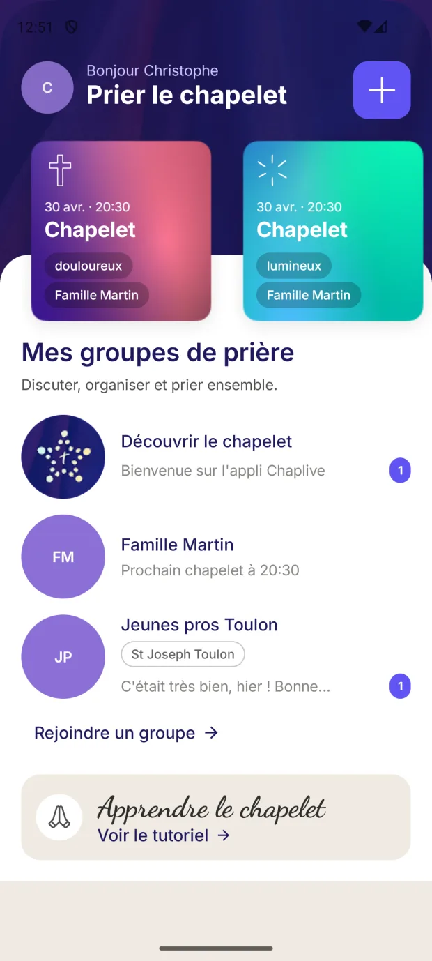 Écran d'accueil de Chaplive : le prochain chapelet programmé et la liste des groupes de prière.